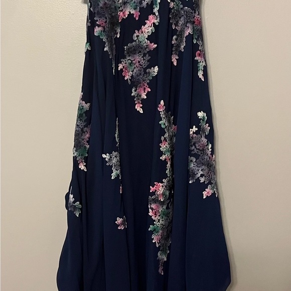 Basix Black Label Gown SZ 4 NWT!! - Picture 16 of 16